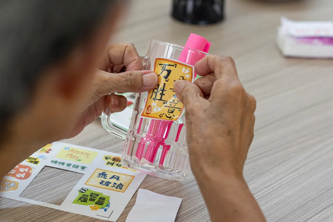 seniors, arts and crafts