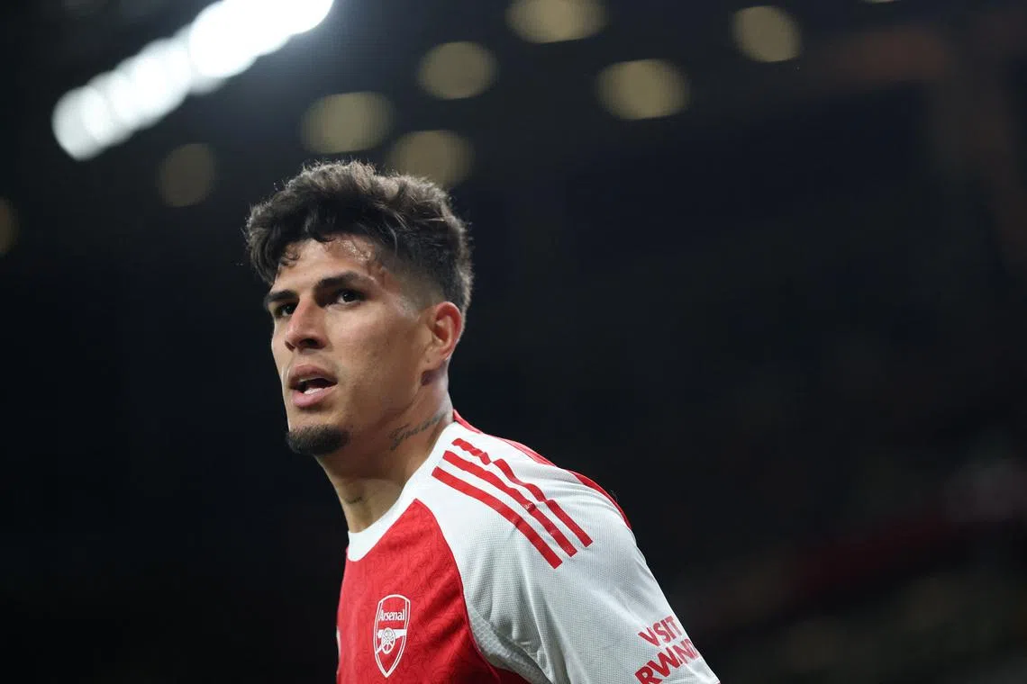 Arsenal permanently sign Hincapie after season on loan from Leverkusen