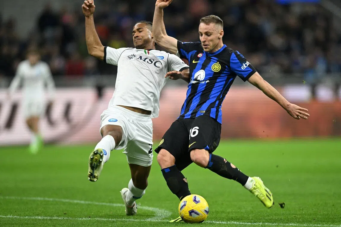 FILE PHOTO: Soccer Football - Serie A - Inter Milan v Napoli - San Siro, Milan, Italy - March 17, 2024 Napoli's Jens Cajuste in action with Inter Milan's Davide Frattesi REUTERS/Daniele Mascolo/File Photo