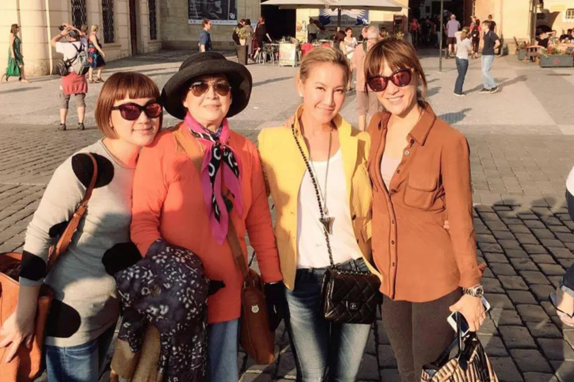 Coco Lee (third from left) with her mother (right) and her two sisters Carol and Nancy.