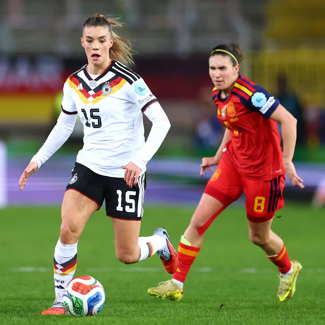 Soccer Football - Women's Nations League - Final - First Leg - Germany v Spain - Fritz-Walter-Stadium, Kaiserslautern, Germany - November 28, 2025 Germany's Selina Cerci in action with Spain's Mariona Caldentey REUTERS/Piroschka Van De Wouw