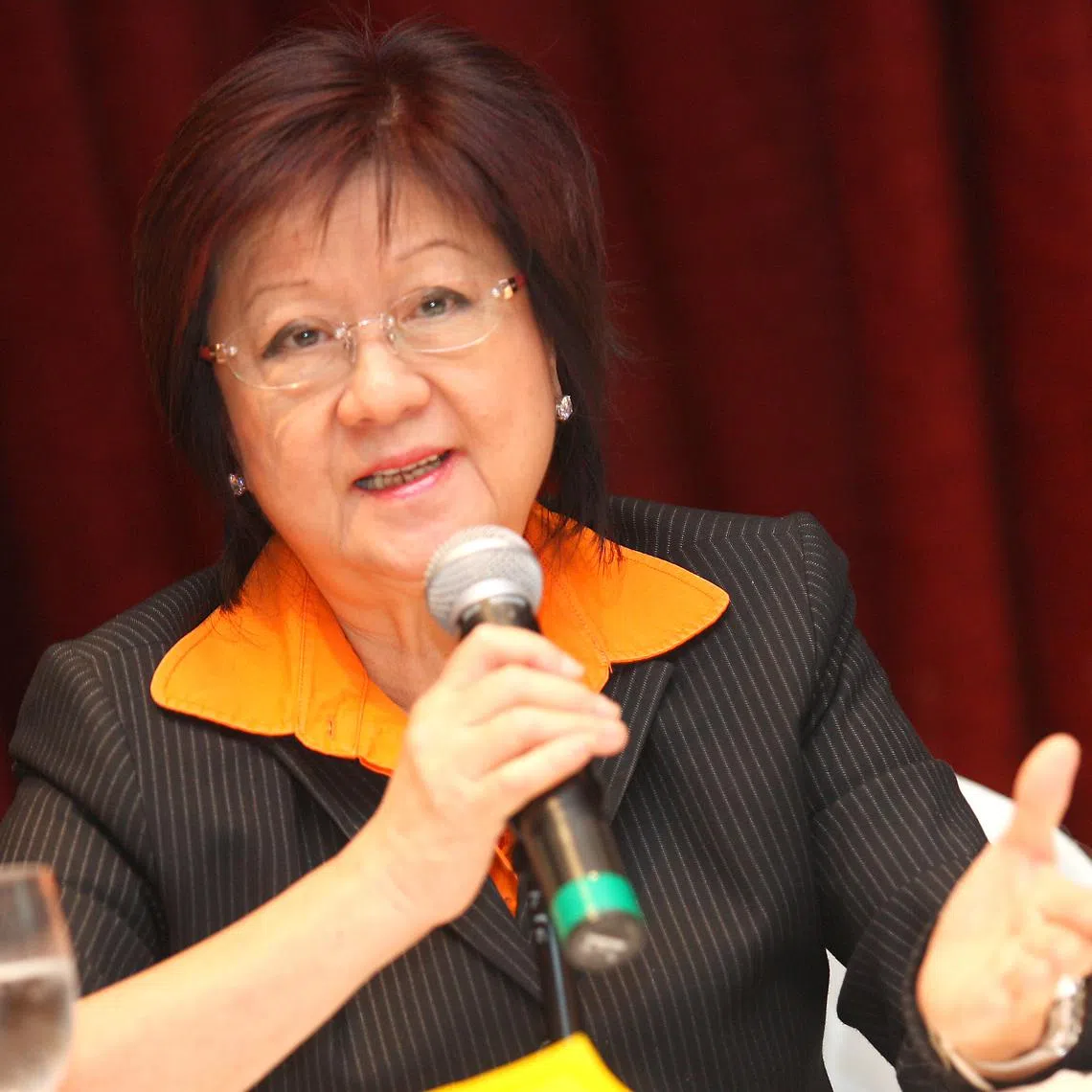 Madam Thio Su Mien was the first woman dean of the NUS law faculty, a post she held from 1969 to 1971.