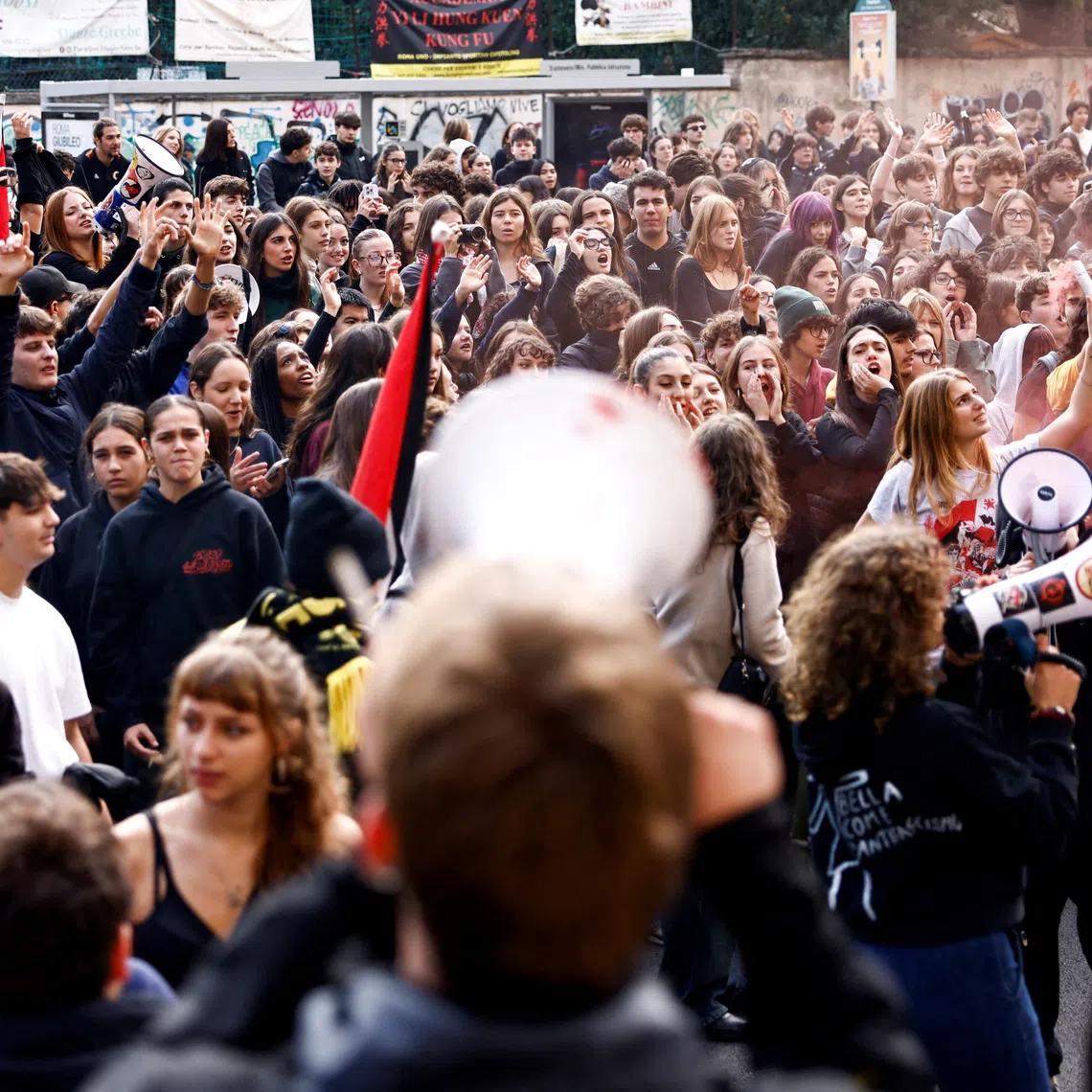 FILE PHOTO: Young demonstrators protest against Italy's Prime Minister Giorgia Meloni on the occasion of a \"No-Meloni day\" rally in Rome, Italy, November 14, 2025. REUTERS/Matteo Minnella/File Photo