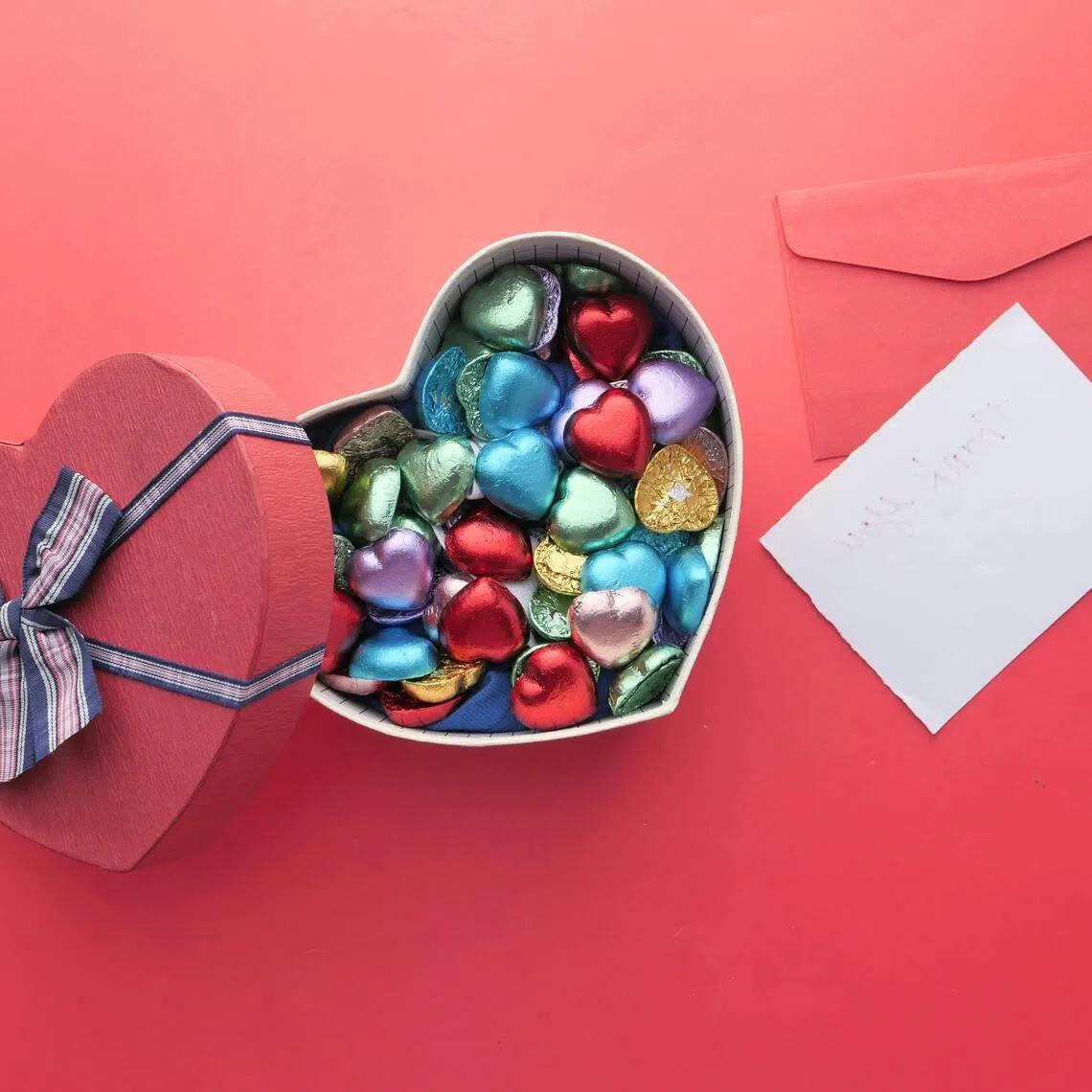 Women traditionally give a box of chocolates to men, including their romantic partner and father.