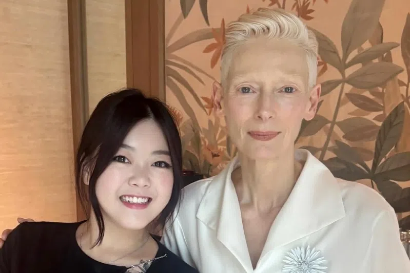Nail technician Fiona gave Tilda Swinton a clear gel overlay manicure when the Scottish actress was in Singapore for the Chanel’s Cruise 2025/26 show on Nov 4.