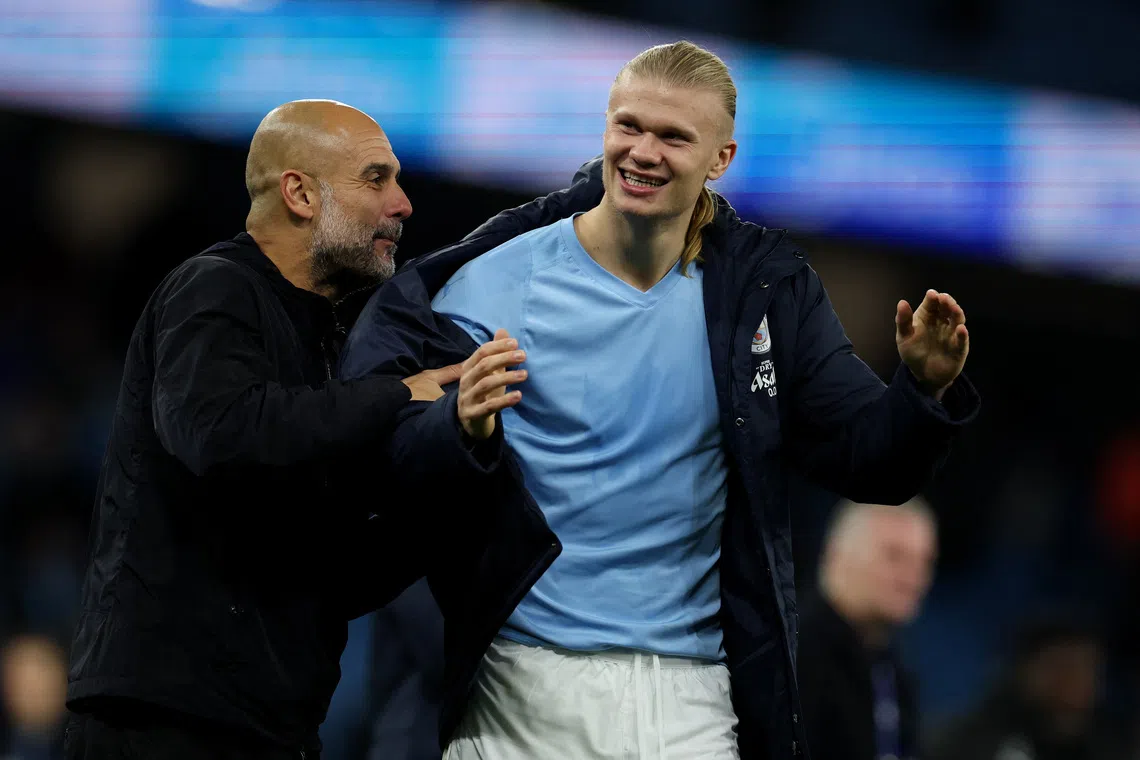 Soccer Football - Premier League - Manchester City v AFC Bournemouth - Etihad Stadium, Manchester, Britain - November 2, 2025  Manchester City manager Pep Guardiola and Manchester City's Erling Haaland celebrate after the match REUTERS/Phil Noble