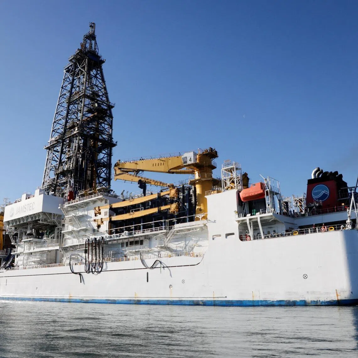 Sediment containing rare earth was retrieved from ocean depths of 6,000m.