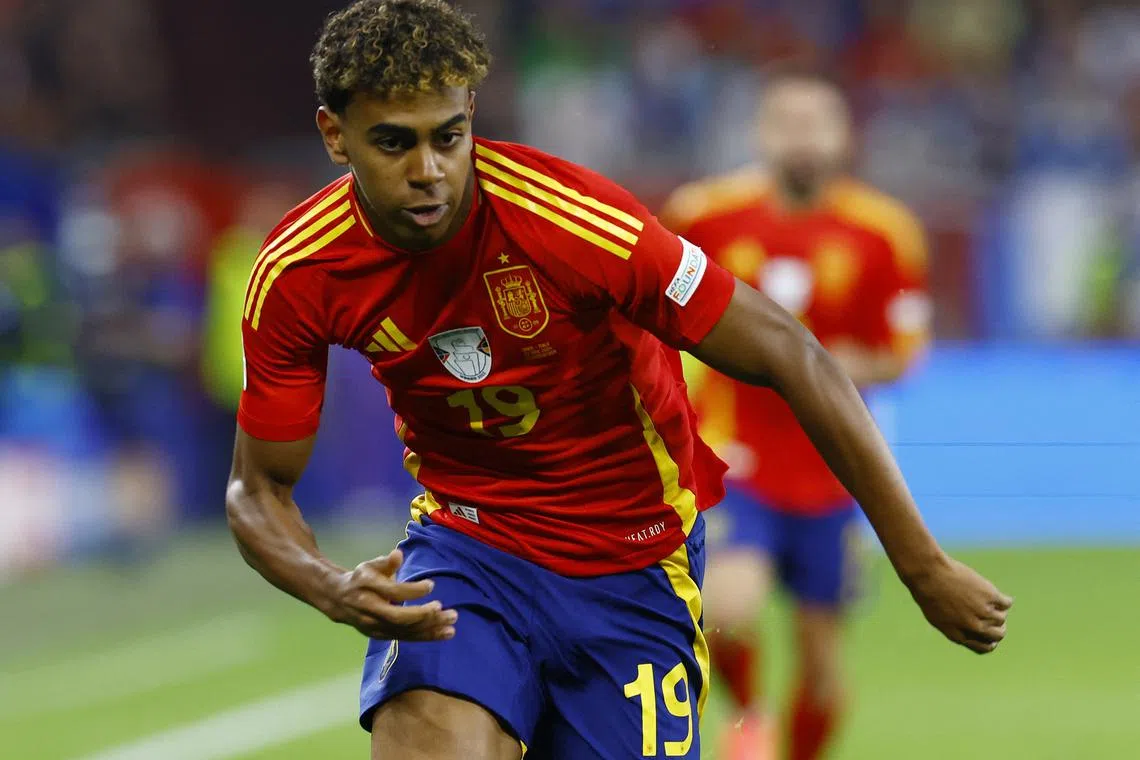 FILE PHOTO: Soccer Football - Euro 2024 - Group B - Spain v Italy - Arena AufSchalke, Gelsenkirchen, Germany - June 20, 2024 Spain's Lamine Yamal in action REUTERS/Piroschka Van De Wouw/File Photo