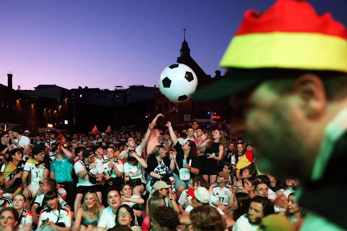 Soccer Football - FIFA World Cup 2026 - Group E - Ecuador v Germany - Fans gather in Berlin - Berlin, Germany - June 25, 2026 Germany fans play with an inflatable football as they watch the match on a big screen at the Kulturbrauerei in Berlin REUTERS/Maryam Majd