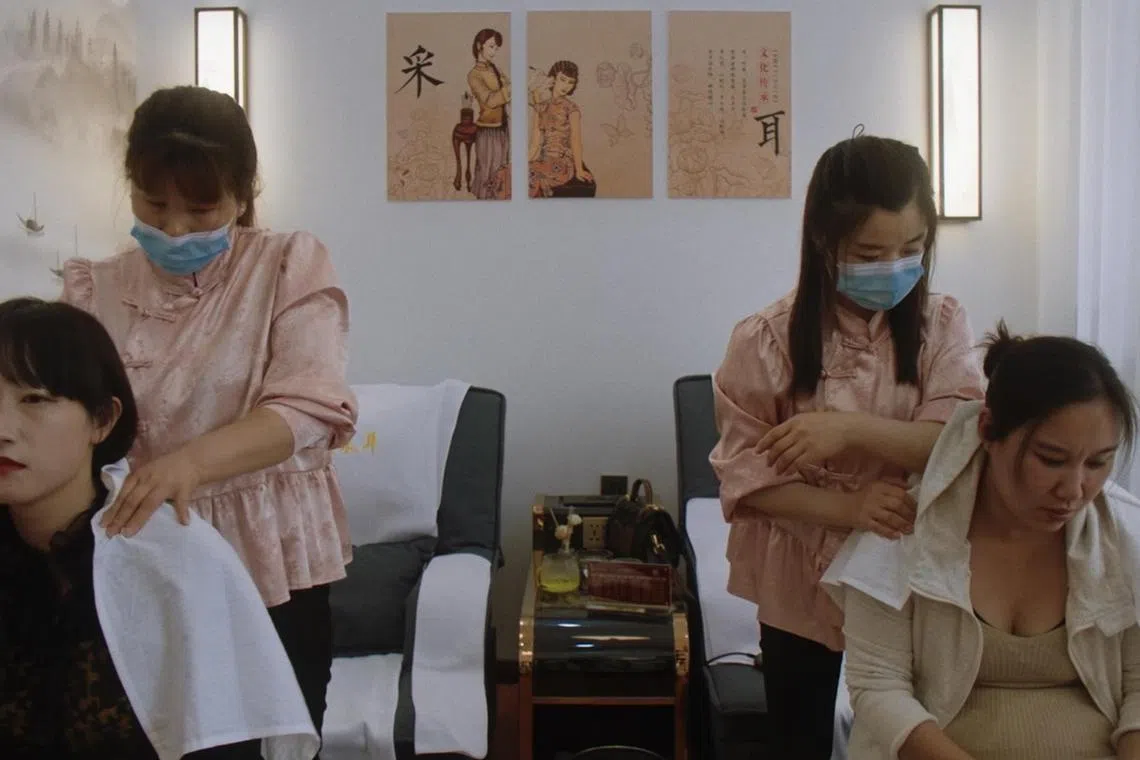 Fei Fei (left) and Teacher Wang (right) in the documentary Mistress Dispeller.