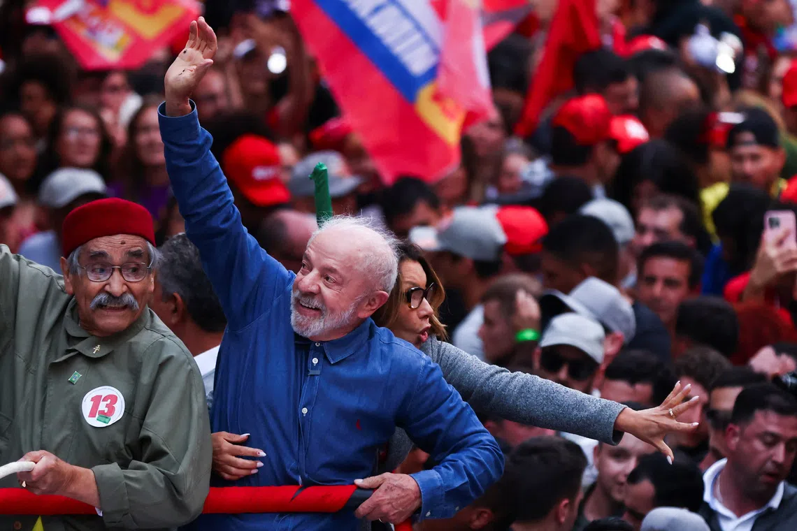 Brazilian President Luiz Inacio Lula da Silva, the Workers' Party (PT) candidate seeking reelection, and his wife Rosangela \"Janja\" da Silva attend a campaign rally ahead of the runoff presidential election, in Porto Alegre, Rio Grande do Sul state, Brazil October 19, 2026. REUTERS/Diego Vara
