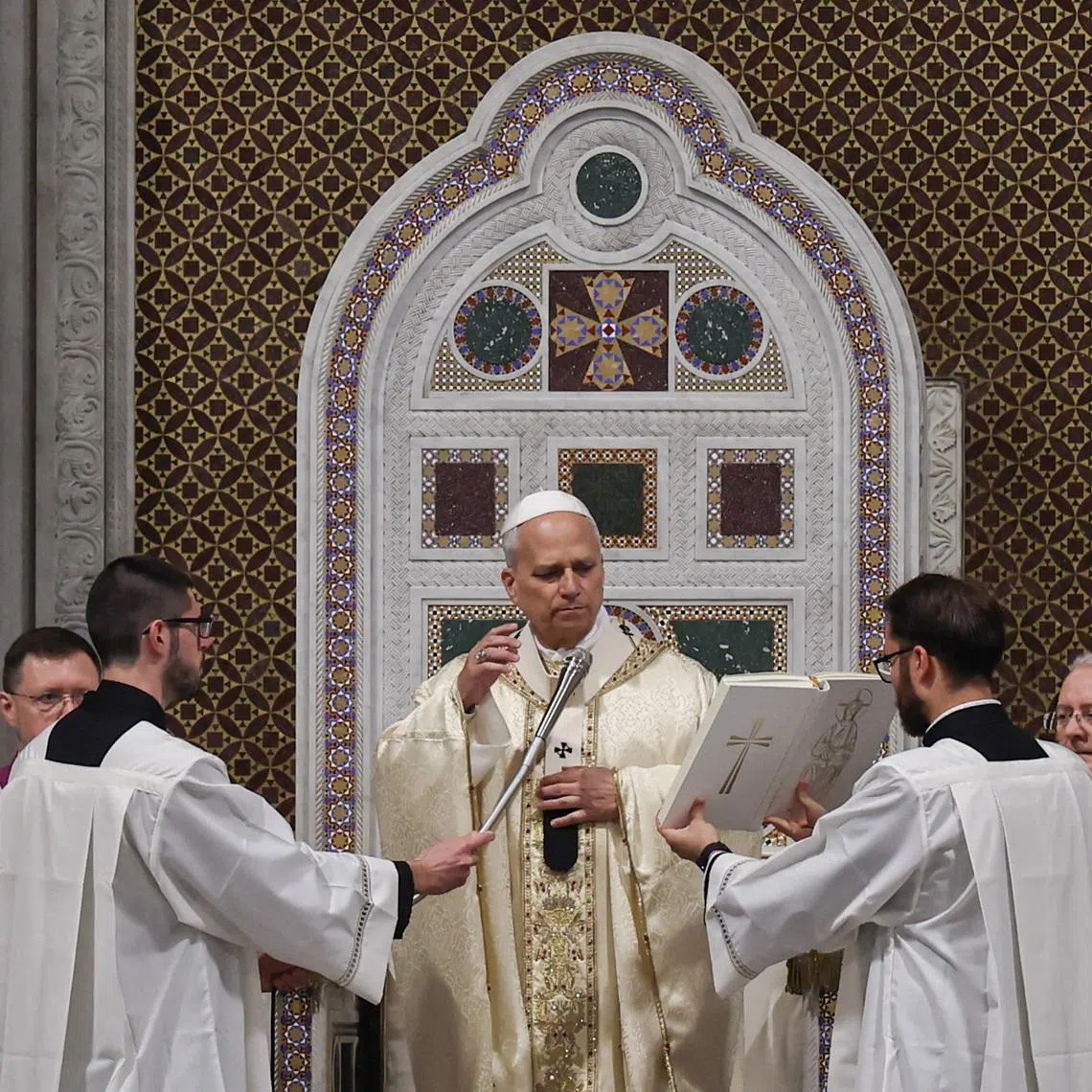 Pope Leo XIV leads the Holy Thursday Mass at the Basilica di San Giovanni in Laterano (Basilica of St. John Lateran) in Rome, Italy April 2, 2026. REUTERS/Vincenzo Livieri