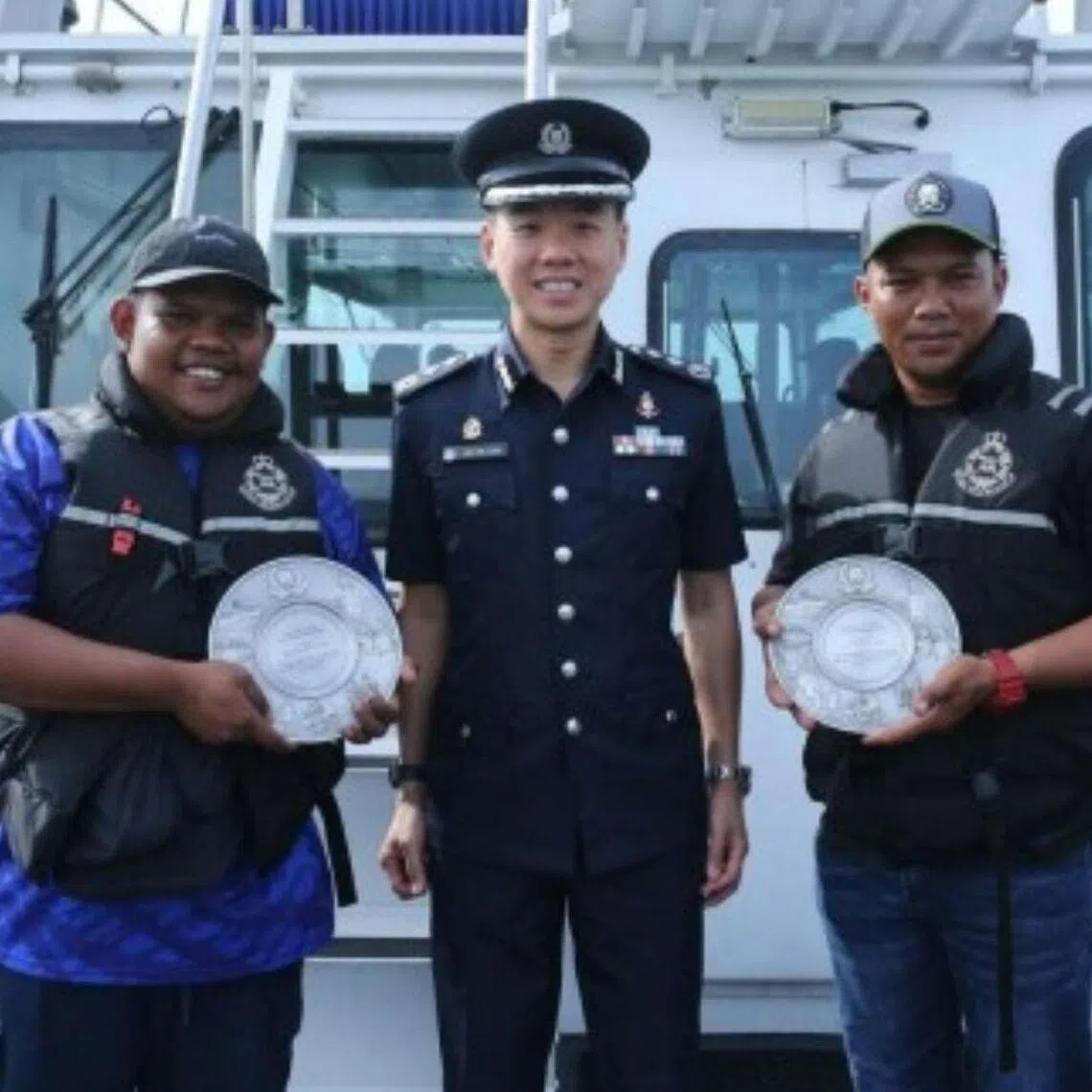 Commander of the Police Coast Guard Ang  Eng Seng with (from left) Muhammad Azrie Manab and Khairil Faizil Othman.
