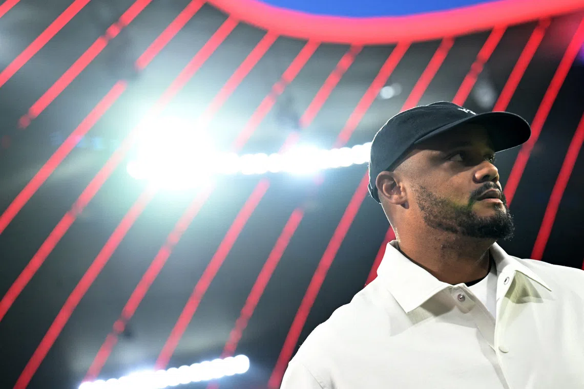 Soccer Football - Bundesliga - Bayern Munich v Borussia Dortmund - Allianz Arena, Munich, Germany - October 18, 2025 Bayern Munich coach Vincent Kompany before the match REUTERS/Angelika Warmuth