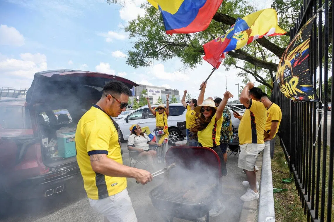 Soccer Football - FIFA World Cup 2026 - Group E - Ivory Coast v Ecuador - Fans gather in Philadelphia - Philadelphia, Pennsylvania, U.S. - June 14, 2026 - Ecuador fans gather outside the Lincoln Financial Field stadium ahead of the match REUTERS/Matthew Hatcher