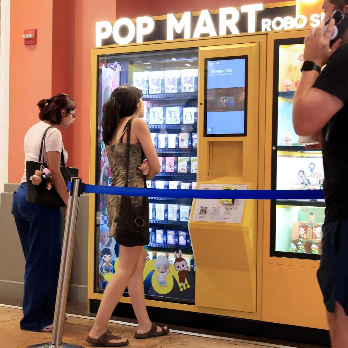 op Mart shares have lost almost US$13 billion – or a quarter of its value – since reaching a record on Aug 26.