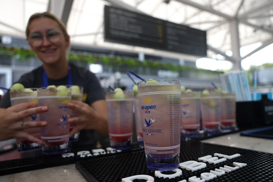 Tennis - U.S. Open - Flushing Meadows, New York, United States - September 3, 2026 A bartender serves Honey Deuce cocktails during the U.S. Open REUTERS/Shannon Stapleton