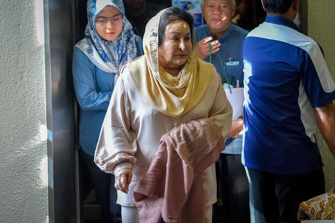 1MDB applied to freeze 11,991 pieces of jewellery, more than 400 luxury handbags and more than 300 watches that were said to be in Rosmah’s control.