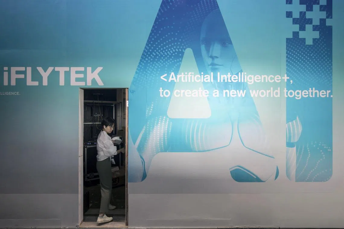 IFlytek Co fired off a company-wide memo upbraiding more than a hundred employees it accused of abandoning their workstations to line up for free chicken lunches at the campus cafeteria. 