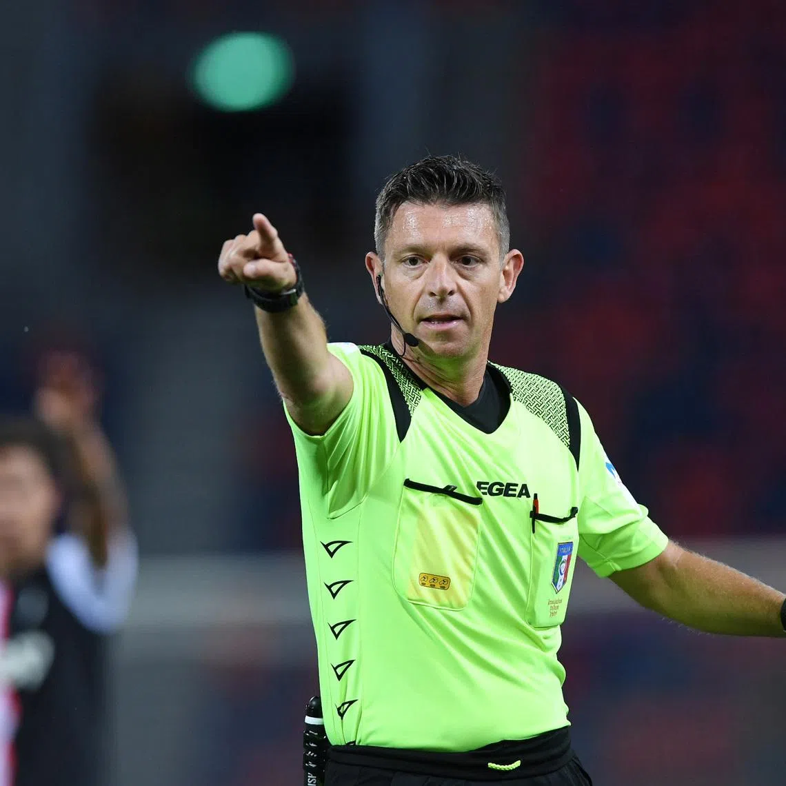 Soccer Football - Serie A - Bologna v Juventus - Stadio Renato Dall'Ara, Bologna, Italy - June 22, 2020   Referee Gianluca Rocchi, as play resumes behind closed doors following the outbreak of the coronavirus disease (COVID-19)   REUTERS/Jennifer Lorenzini