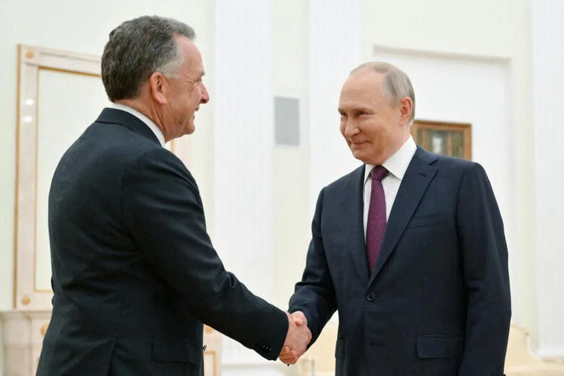 Russian President Vladimir Putin welcomes U.S. President Donald Trump's envoy Steve Witkoff during a meeting in Moscow, Russia, April 25, 2025. Sputnik/Kristina Kormilitsyna/Pool via REUTERS ATTENTION EDITORS - THIS IMAGE WAS PROVIDED BY A THIRD PARTY.