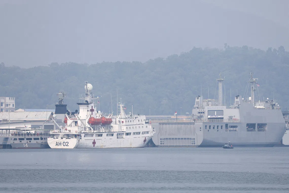 Three Myanmar navy vessels carried 1,476 Myanmar nationals into Myanmar waters on Oct 1.