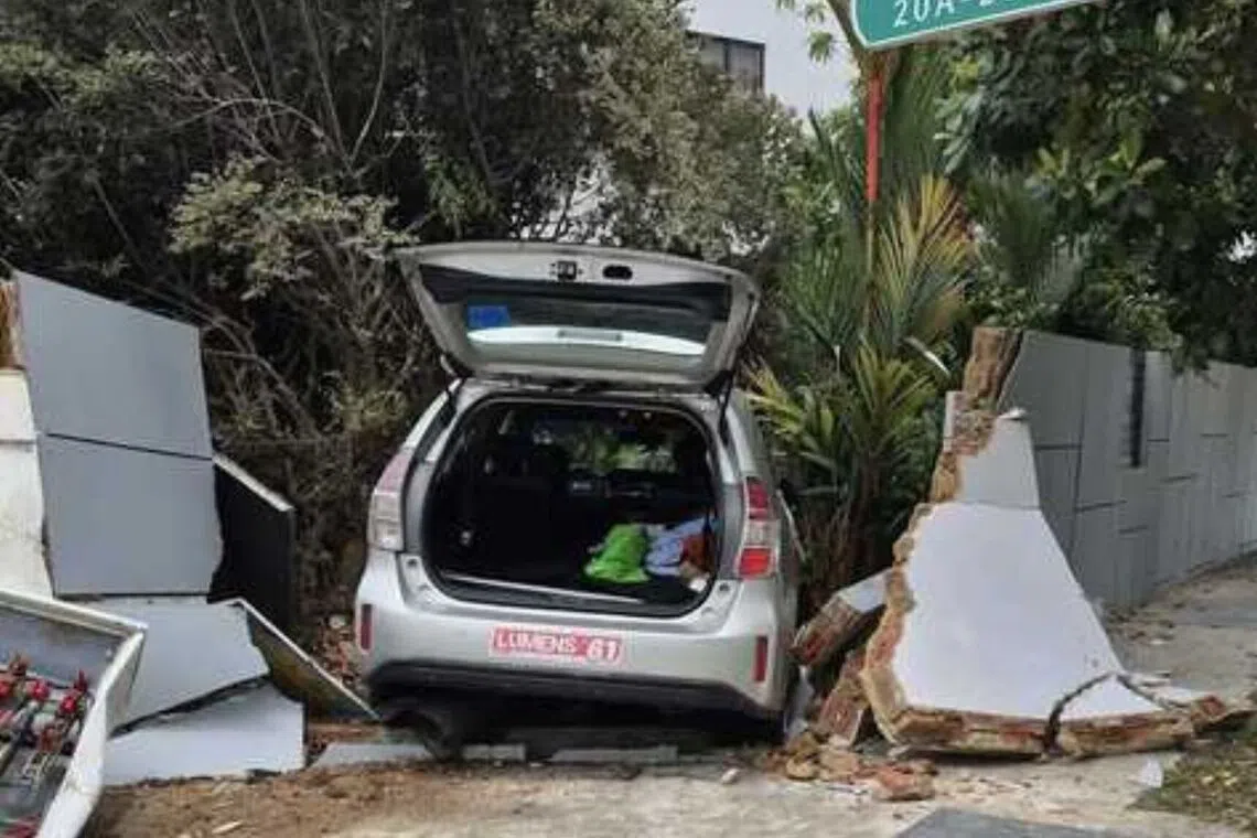 The car was believed to have skidded in Tembeling Road, the police said.
