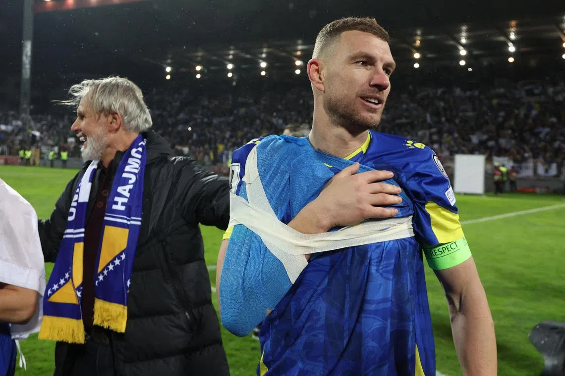 Soccer Football - FIFA World Cup - UEFA Qualifiers - Finals - Bosnia and Herzegovina v Italy - Bilino Polje Stadium, Zenica, Bosnia and Herzegovina - March 31, 2026 Bosnia and Herzegovina's Edin Dzeko celebrates qualifying for the FIFA World Cup REUTERS/Amel Emric