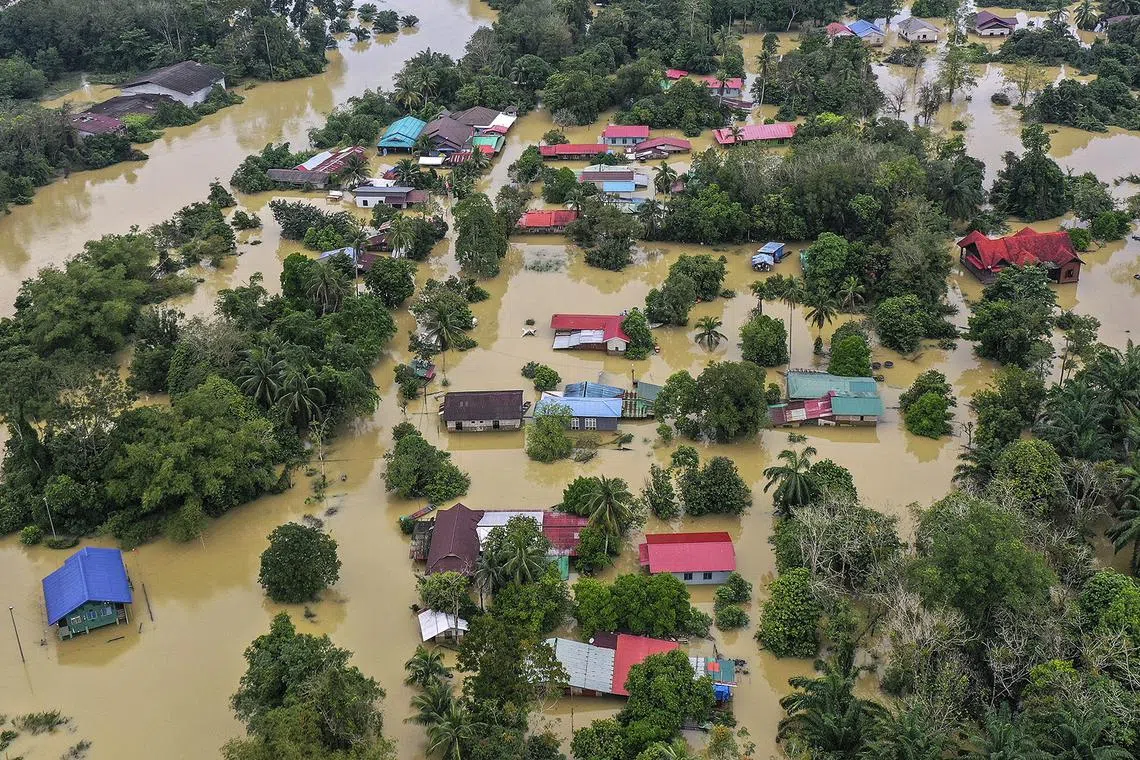 epa11045555 An aerial view of Rantau Panjang town, which was affected by floods in the state of Kelantan, Malaysia, 27 December 2023. More than 28,000 people in four Malaysian states have been evacuated from their homes and are seeking shelter because of worsening flood conditions due to thunderstorms, heavy rains, and strong winds.  EPA-EFE/Stringer