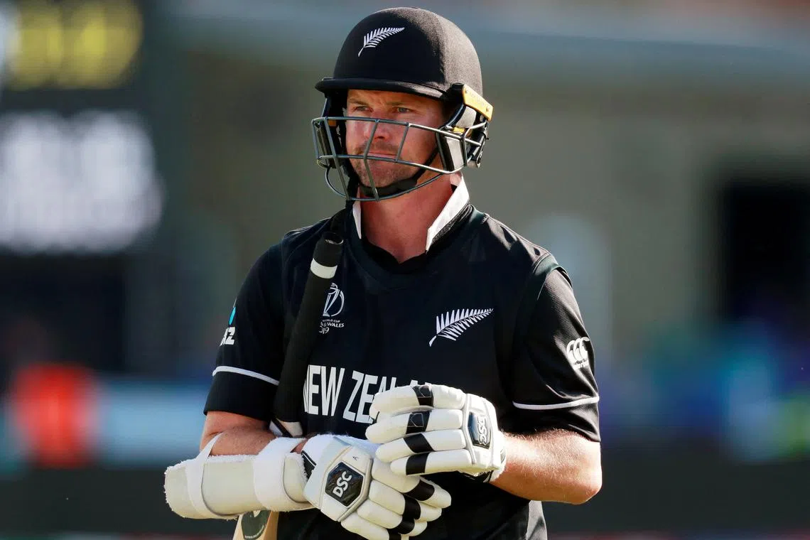 FILE PHOTO: Cricket - ICC Cricket World Cup - Afghanistan v New Zealand - The County Ground, Taunton, Britain - June 8, 2019   New Zealand's Colin Munro walks after being caught by Afghanistan's Hamid Hassan     Action Images via Reuters/Andrew Couldridge/File Photo
