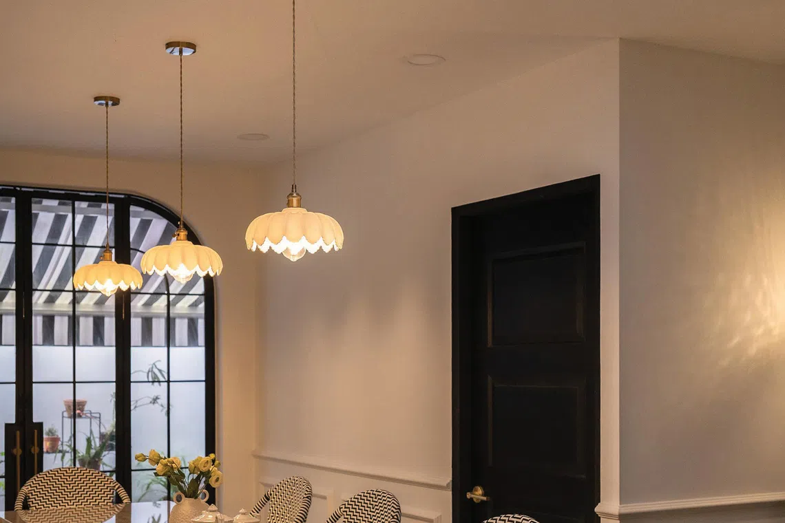 The kitchen island-cum-dining table is illuminated by a skylight. 