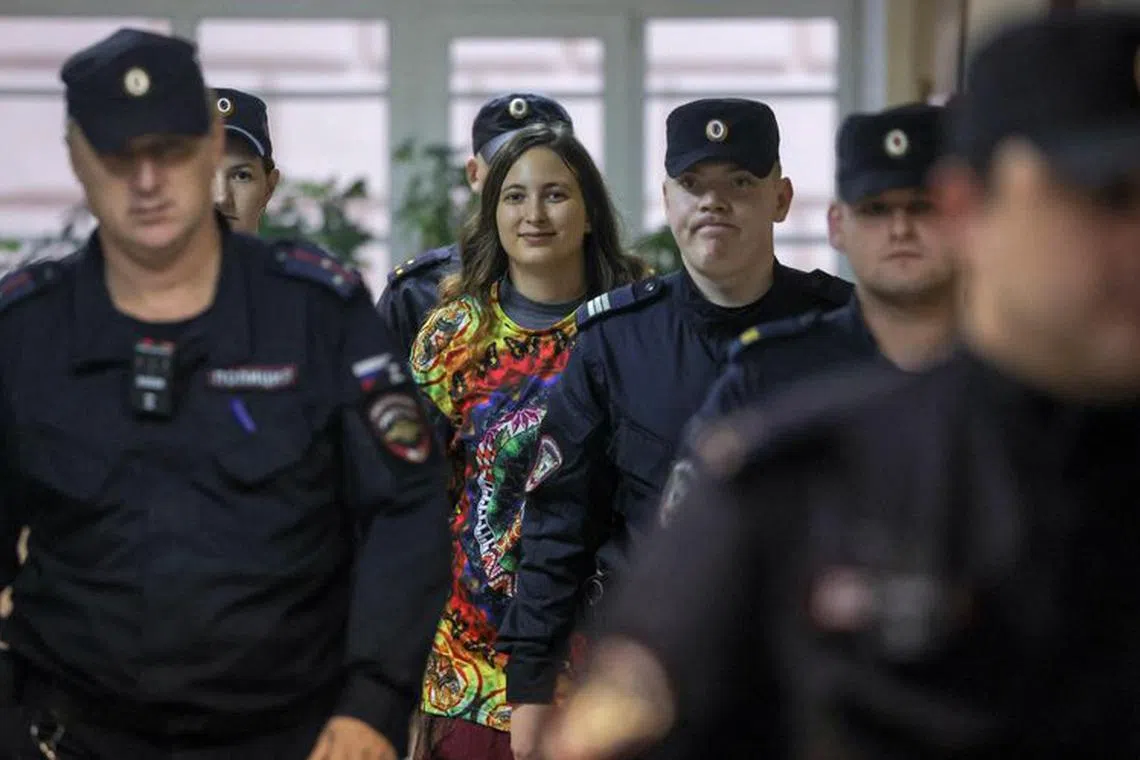 FILE PHOTO: Artist Alexandra (Sasha) Skochilenko, who is charged with spreading false information about Russia's armed forces by means of replacing supermarket price tags with slogans protesting against the country's military campaign in Ukraine, is escorted by police officers before a court hearing in Saint Petersburg, Russia, November 14, 2023. REUTERS/Anton Vaganov/File Photo