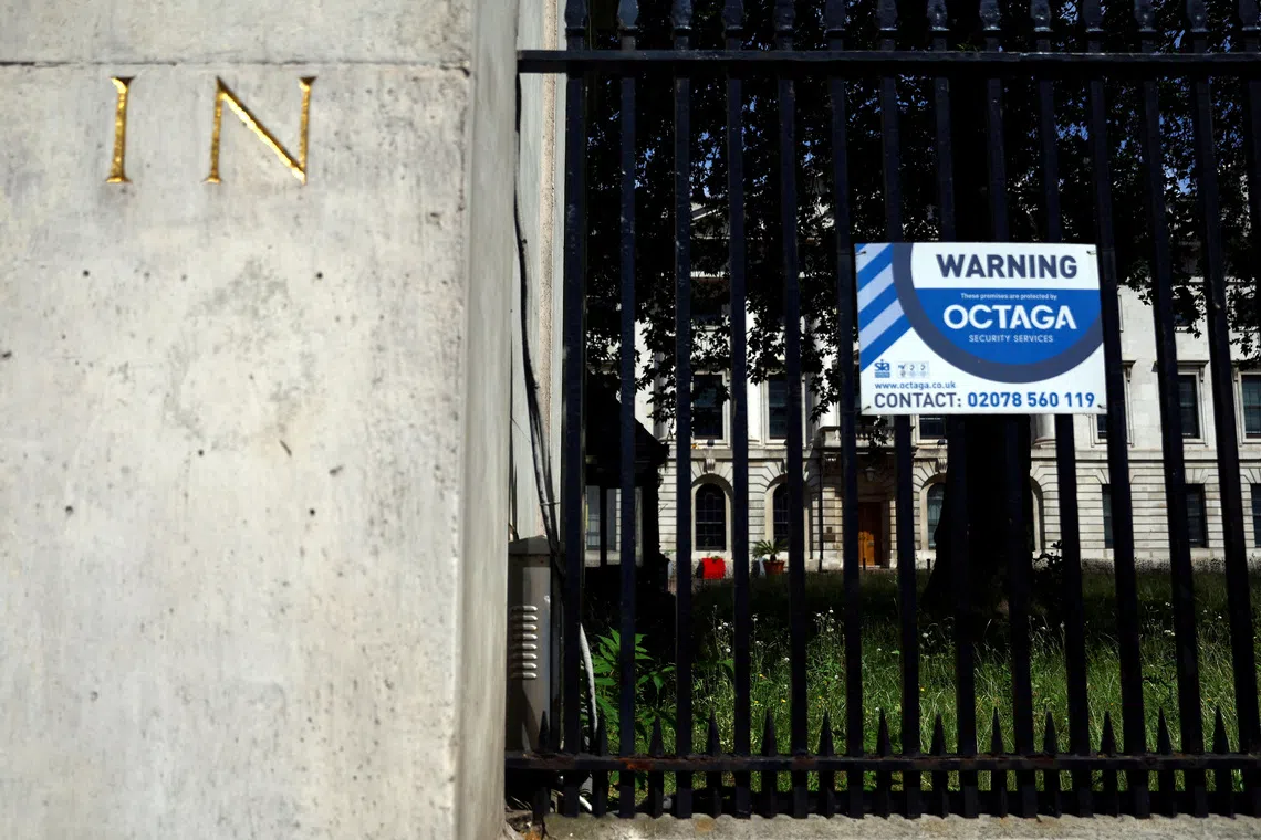 China's plans to build a new embassy on the site of a two-century-old building near the Tower of London have stalled for the past three years.