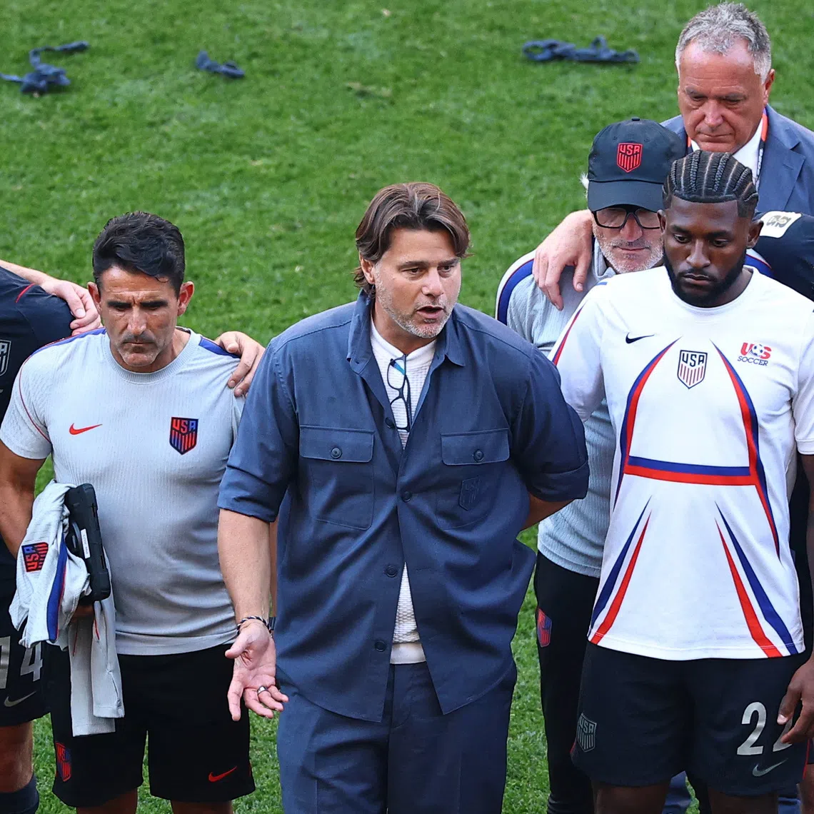 Soccer Football - FIFA World Cup 2026 - Round of 16 - United States v Belgium - Seattle Stadium, Seattle, Washington, U.S. - July 6, 2026 U.S. coach Mauricio Pochettino speaks to the team after the match as the U.S. are eliminated from the World Cup REUTERS/Agustin Marcarian