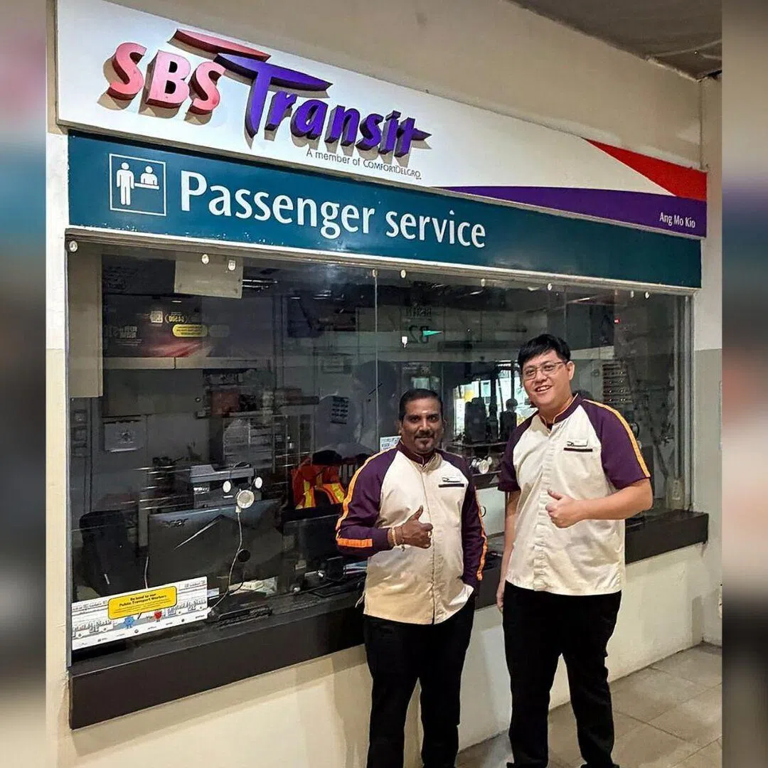 SBS Transit’s Nithyananthan Palne (Nathan) and Alex Tan helped a passenger retrieve her valuables.