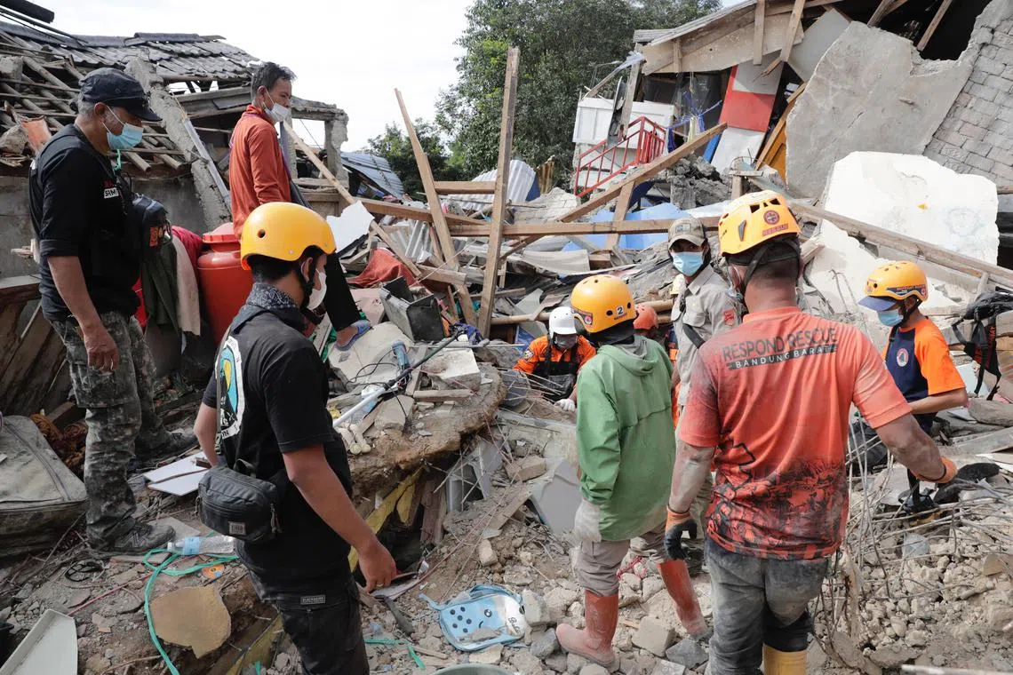 More than 22,000 homes were destroyed by the quake and over 1,000 people were injured.