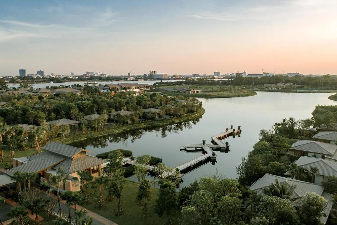 Located on a man-made island of Bang Krachao, Rakxa is designed to resemble a village.