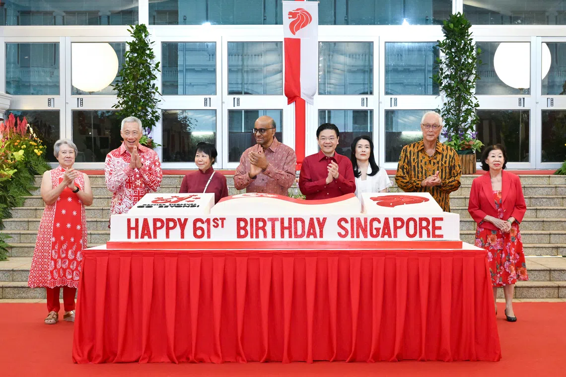 (From left) Mrs Lee, Senior Minister Lee Hsien Loong, Mrs Jane Ittogi Shanmugaratnam, President Tharman Shanmugaratnam, Prime Minister Lawrence Wong, Mrs Wong; Emeritus Senior Minister Goh Chok Tong and Mrs Goh during the National Day reception at the Istana on Aug 10.