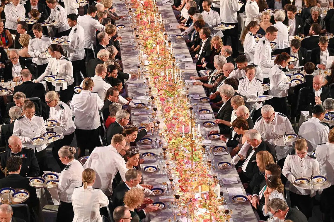 Waiters serve the dessert during the royal banquet in honour of the laureates of the Nobel Prize 2022, following the Award ceremony on Dec 10, 2022 in Stockholm. 