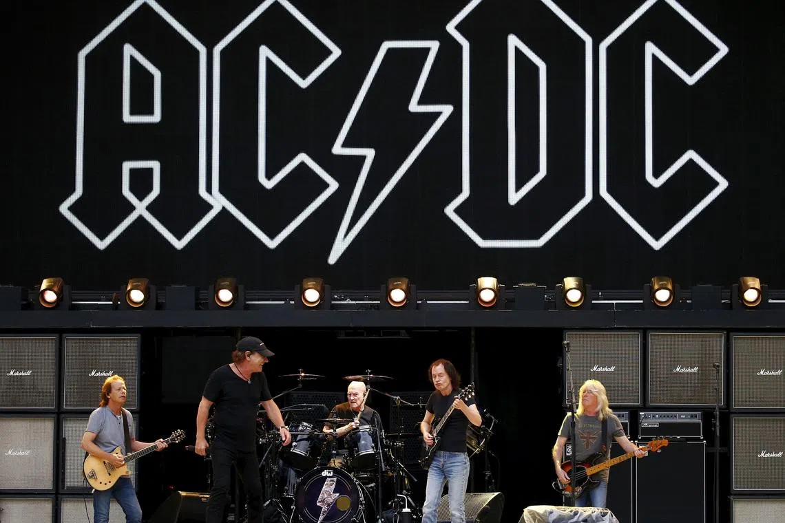 Members of the rock group AC/DC (L-R) Stevie Young, Brian Johnson, Chris Slade, Angus Young and Cliff Williams perform during a rehearsal at Stadium Australia in Sydney, Australia, November 3, 2015. REUTERS/David Gray