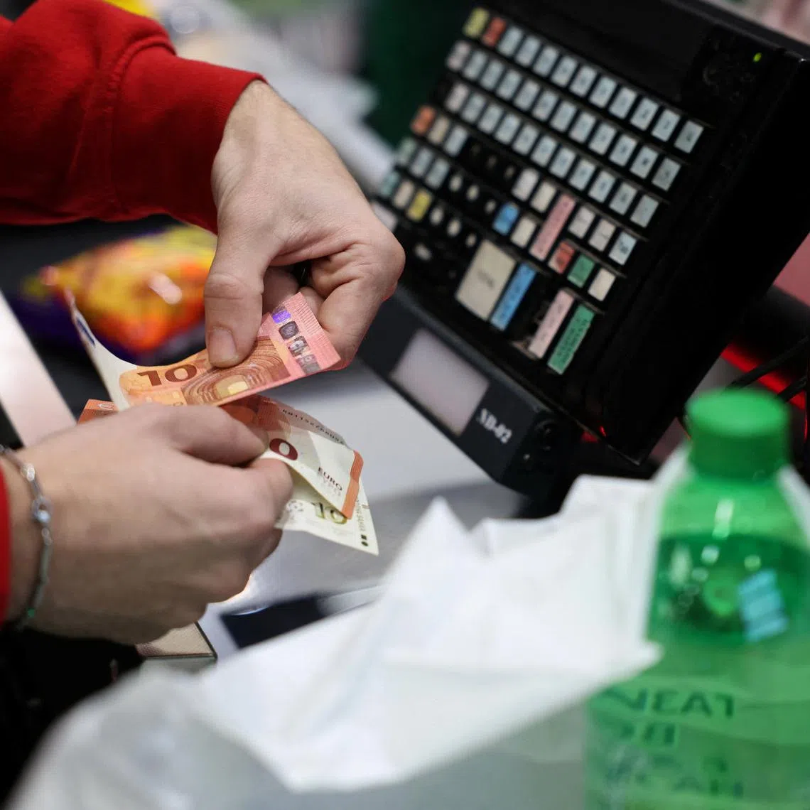 A person holds change in euros as customers shop in Fantastico store, on the day of the country’s accession to the Eurozone, in Sofia, Bulgaria, January 1, 2026. REUTERS/Stoyan Nenov