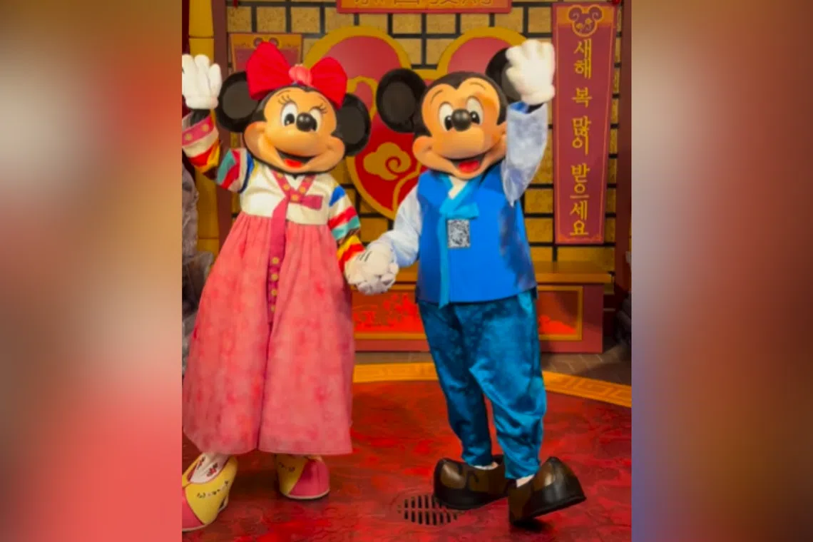 Some criticised Disneyland for “cultural appropriation”, while others claimed the hanbok is of Chinese origin.