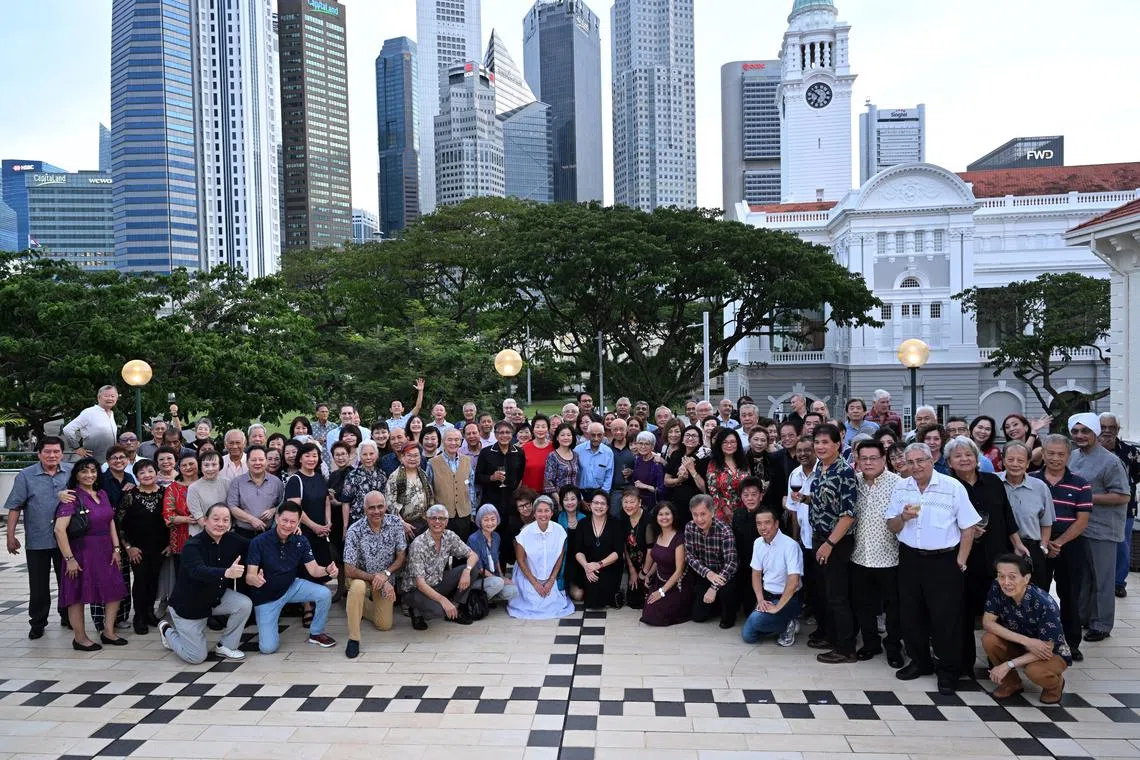 Some 130 former crew members including those who used to work for the airlines before 1980, attended the soiree.