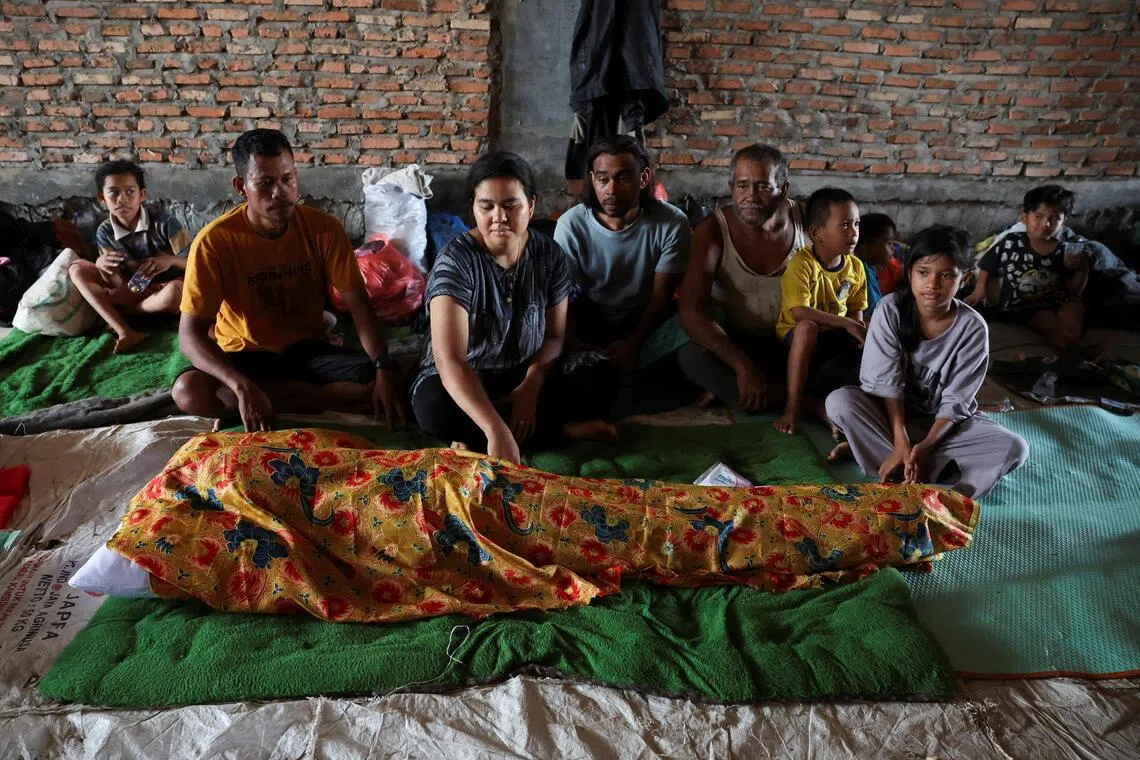 Disease spreads among Sumatra flood victims
