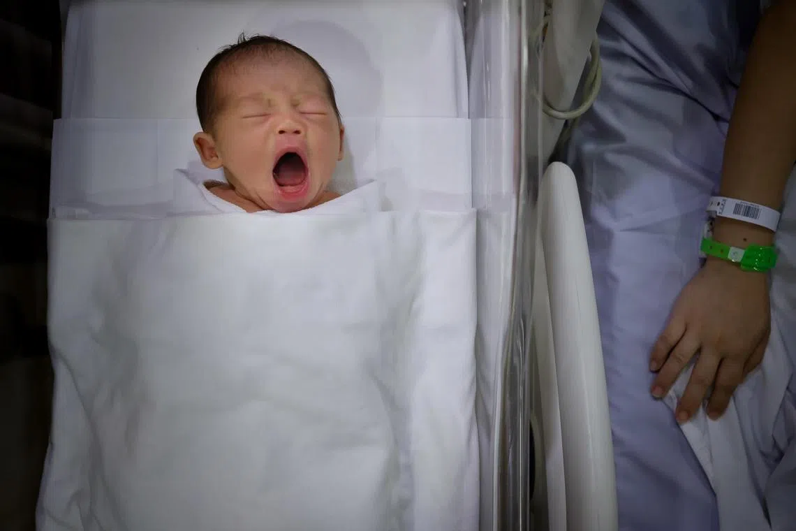 A newborn with her mother in the hospital. $3,000 baby support for those having babies from Oct 1, 2020, to Sept 30, 2022.