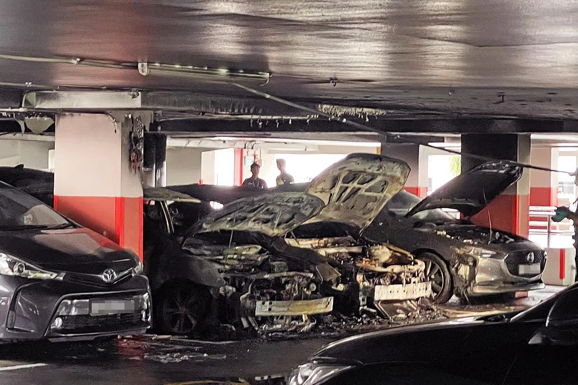 0127H Amk Blk 712a carpark fire / 明飞