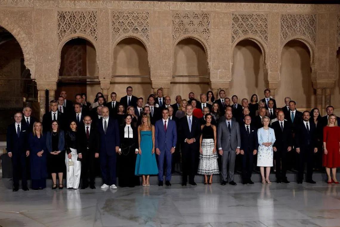 FILE PHOTO: Spain's King Felipe VI, Queen Letizia and European country leaders pose for a family photo during a visit to the Court of the Lions at Alhambra Palace, on the day of the European Political Community Summit in Granada, Spain October 5, 2023. REUTERS/Jon Nazca/File Photo