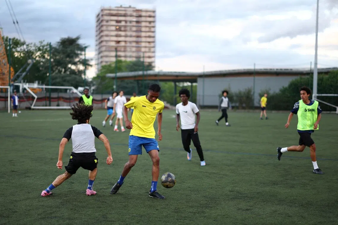 Young players train during an ES Nanterre Under-17s soccer training session at the Stade Gabriel Peri, in the Paris suburb of Nanterre, France, June 2, 2026. REUTERS/Tom Nicholson