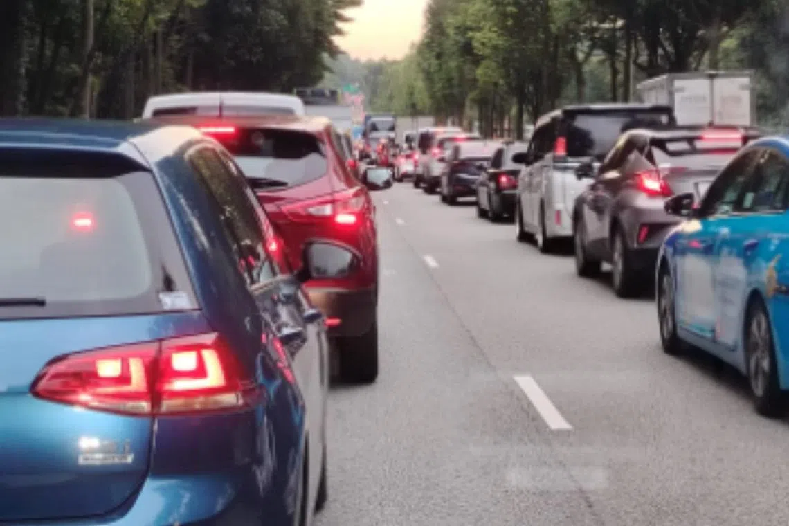 The accident resulted in the temporary closure of two lanes of the road, causing traffic delays of over four hours.