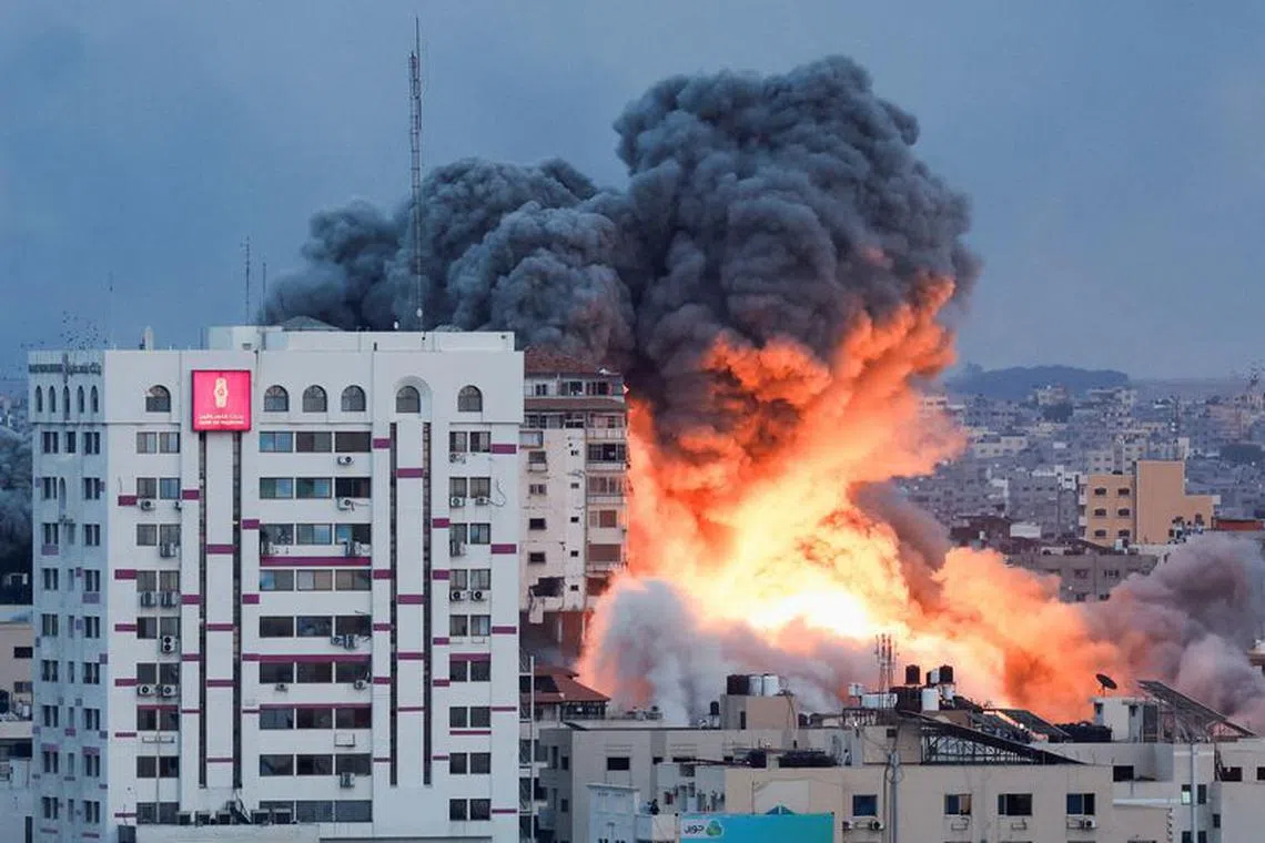 Smoke and flames billow after Israeli forces struck a high-rise tower in Gaza City, October 7, 2023. REUTERS/Mohammed Salem